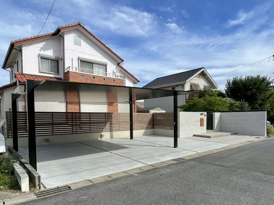 愛知県　日進市　外構リフォーム工事　エクステリア　カーポートSC　ブラック　駐車場拡張　ガレージ解体　モダン　塀新設　門塀　グレーのタイル　ミライエエクステリア|MIRAIE (運営会社：パートナーホーム株式会社) 